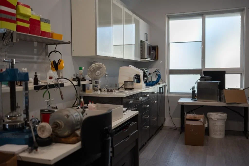 90 Erin Woods Court SE, Calgary — photo 2 of 5