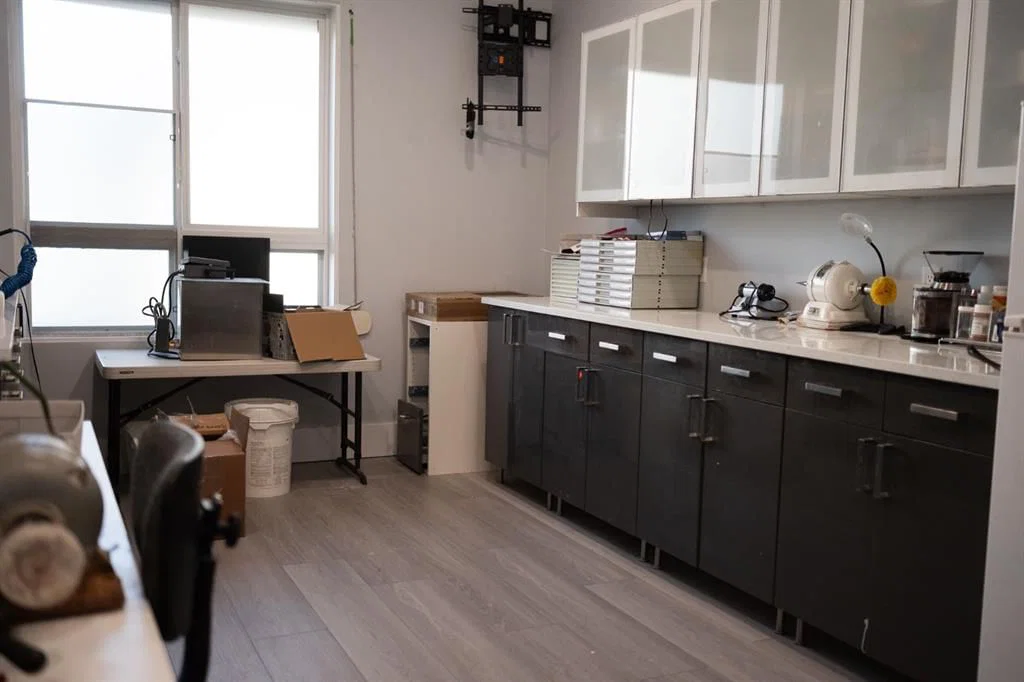 90 Erin Woods Court SE, Calgary — photo 3 of 5