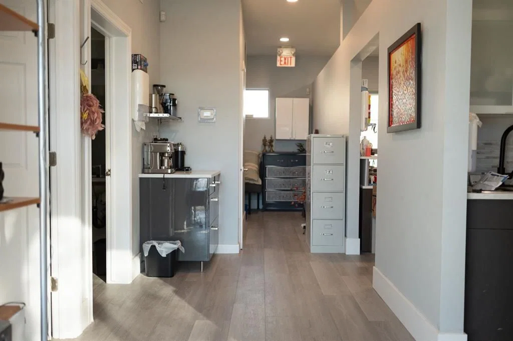 90 Erin Woods Court SE, Calgary — photo 4 of 5