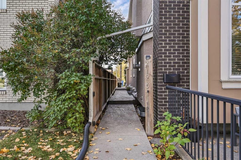 2, 1930 35 Street SW, Calgary — photo 3 of 50