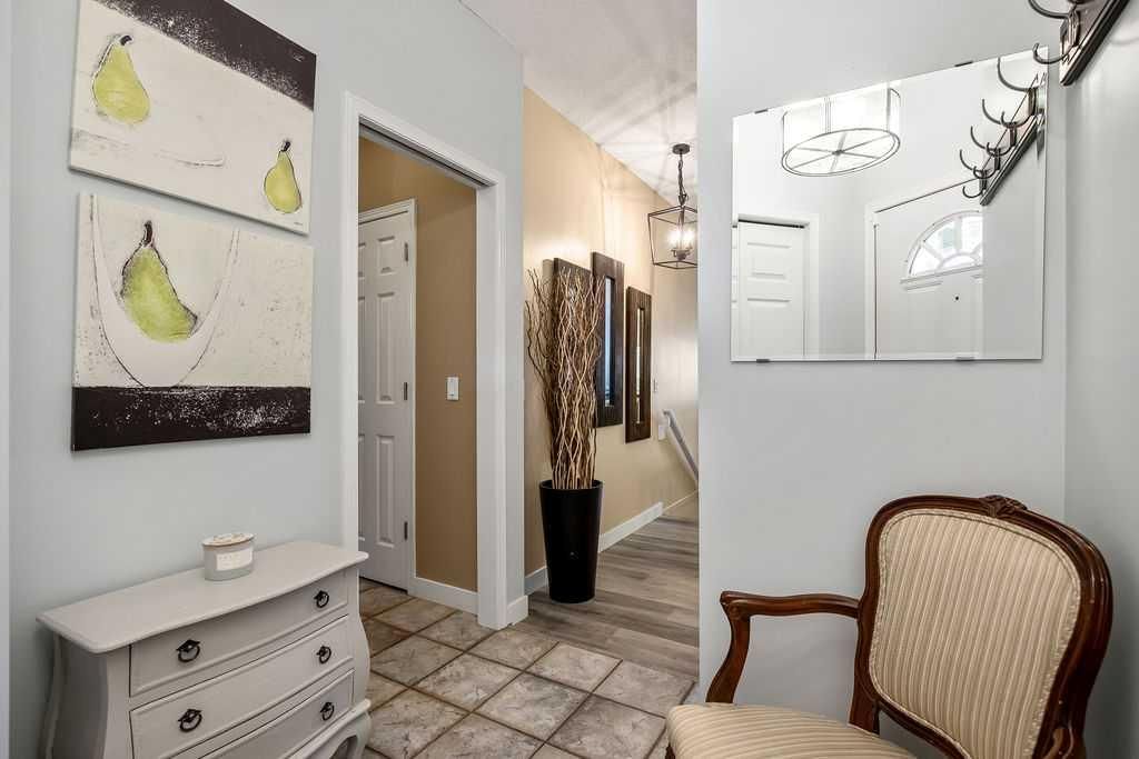 30 Prominence View SW, Calgary — photo 3 of 44