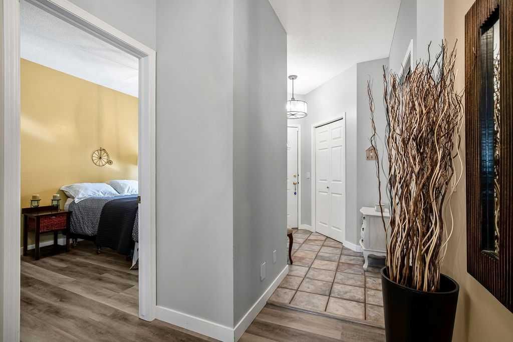 30 Prominence View SW, Calgary — photo 4 of 44