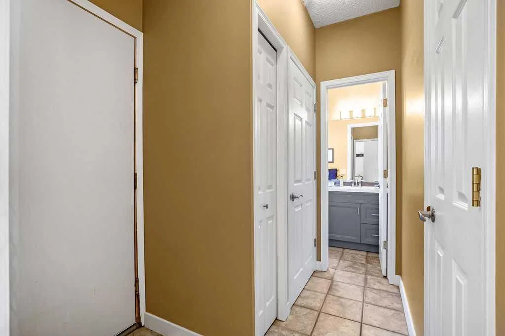 30 Prominence View SW, Calgary — photo 5 of 44
