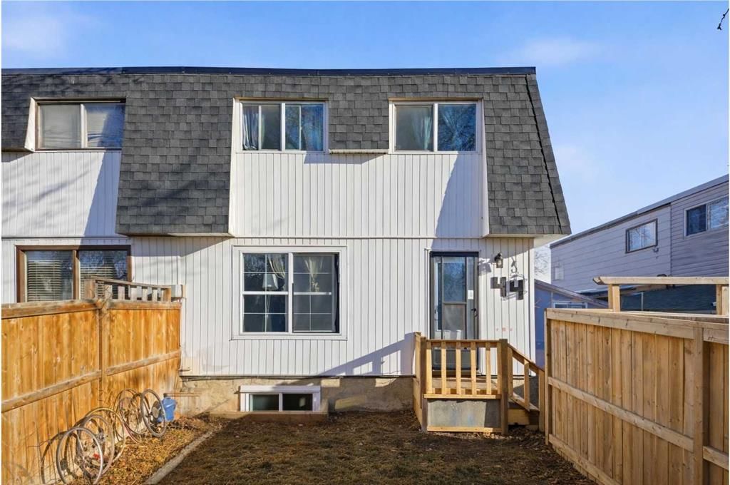 44 Doverdale Mews SE, Calgary — main listing photo