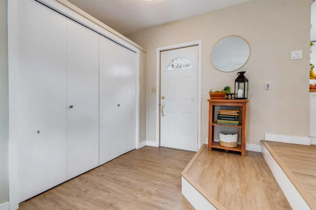 4351 70 Street NW, Calgary — photo 5 of 48