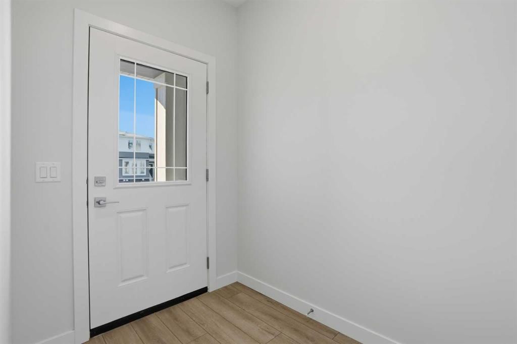 8558 Huxbury Drive NE, Calgary — photo 3 of 31