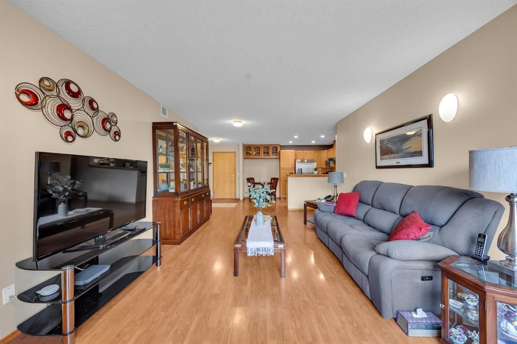 106, 728 Country Hills Road NW, Calgary — photo 3 of 39
