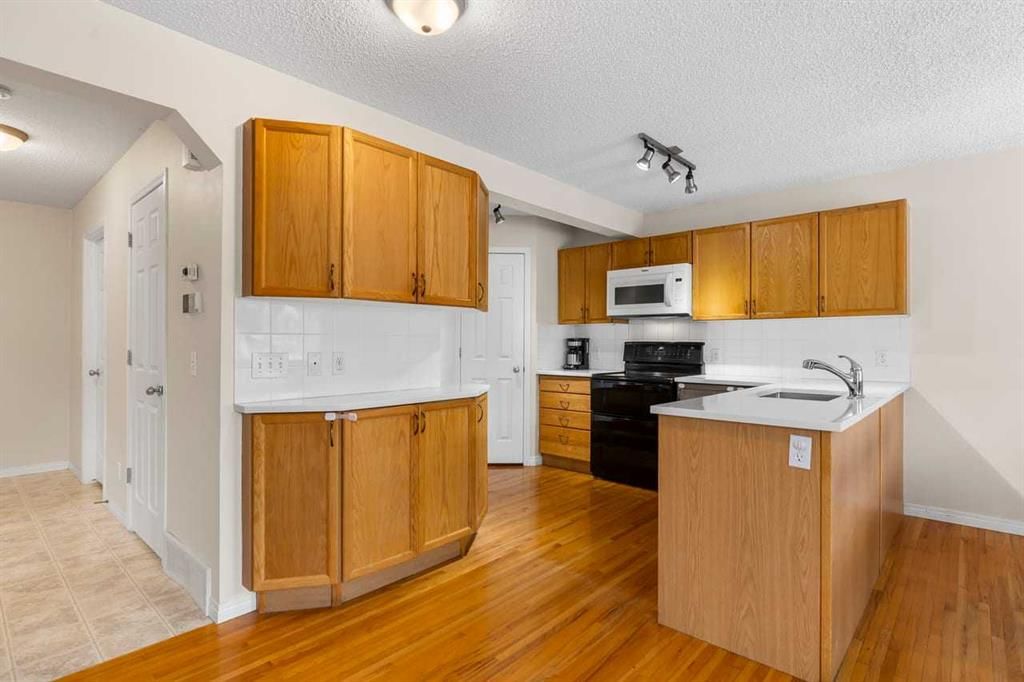 176 Cougar Ridge Circle SW, Calgary — photo 5 of 40