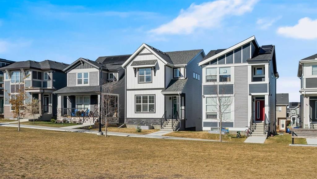18 Amblehurst Path NW, Calgary — photo 5 of 40