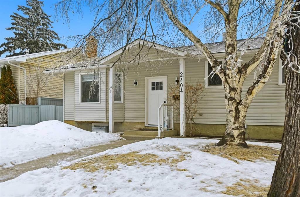 2404 51 Street NE, Calgary — photo 3 of 39