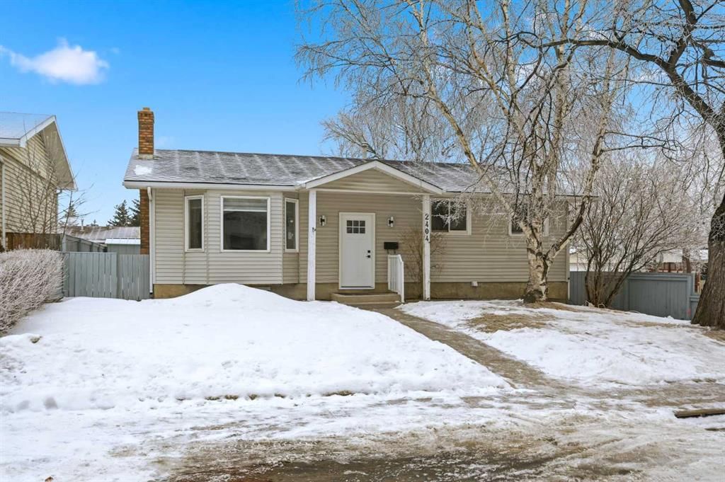 2404 51 Street NE, Calgary — photo 4 of 39