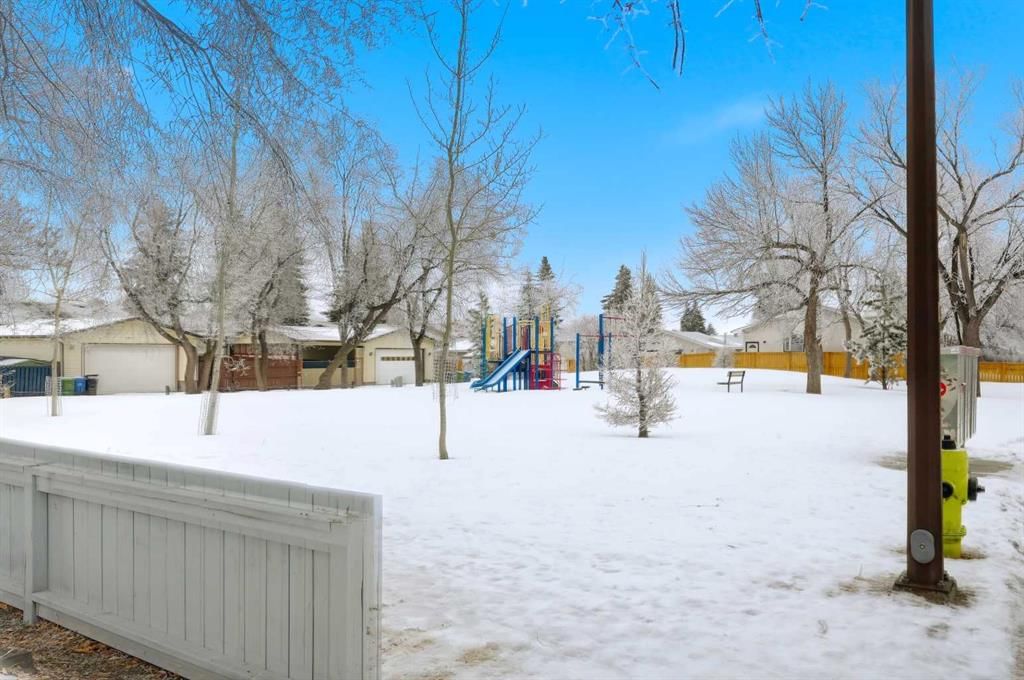2404 51 Street NE, Calgary — photo 5 of 39