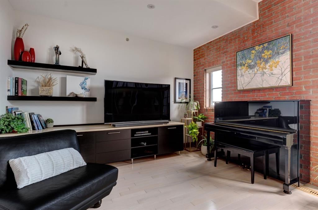 416 Aspen Meadows Hill SW, Calgary — photo 5 of 50