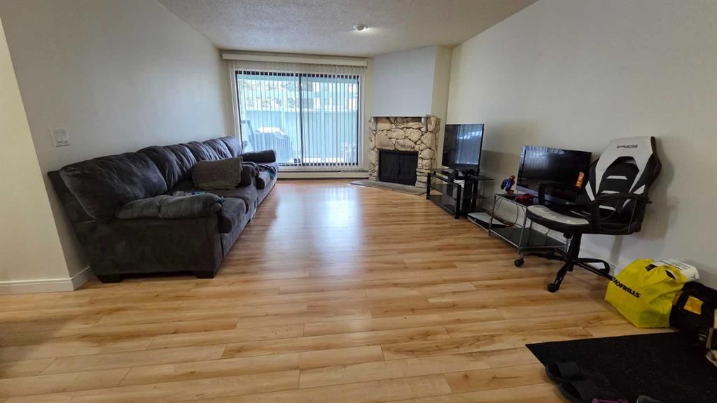 318, 10120 Brookpark Boulevard SW, Calgary — photo 2 of 12