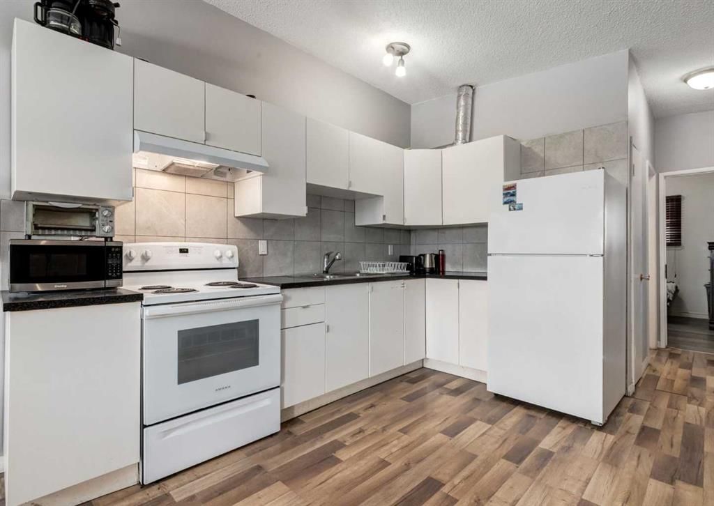 7634 & 7636 22A Street SE, Calgary — photo 4 of 50