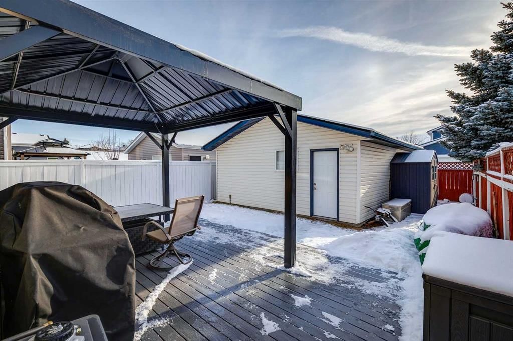 19 Somerside Manor SW, Calgary — photo 2 of 50