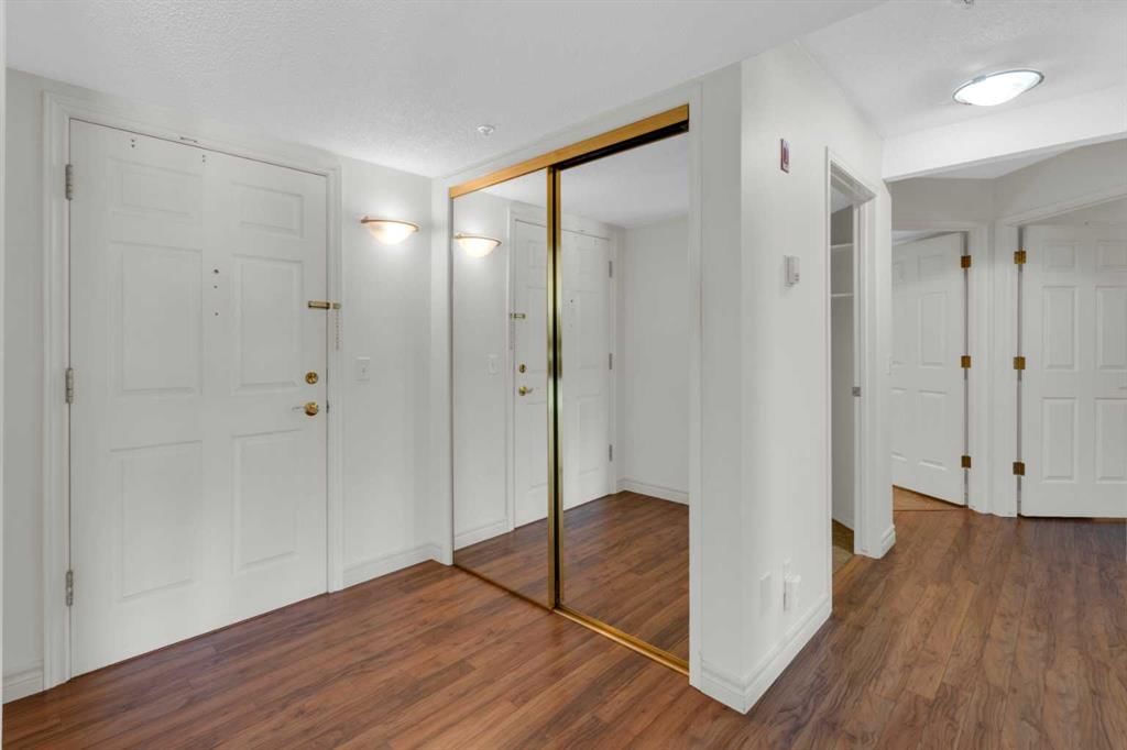 206, 3206 Hawksbrow Point NW, Calgary — photo 2 of 43