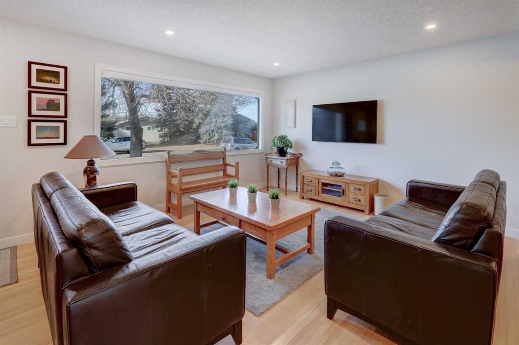 36 Glenview Drive SW, Calgary — photo 3 of 35