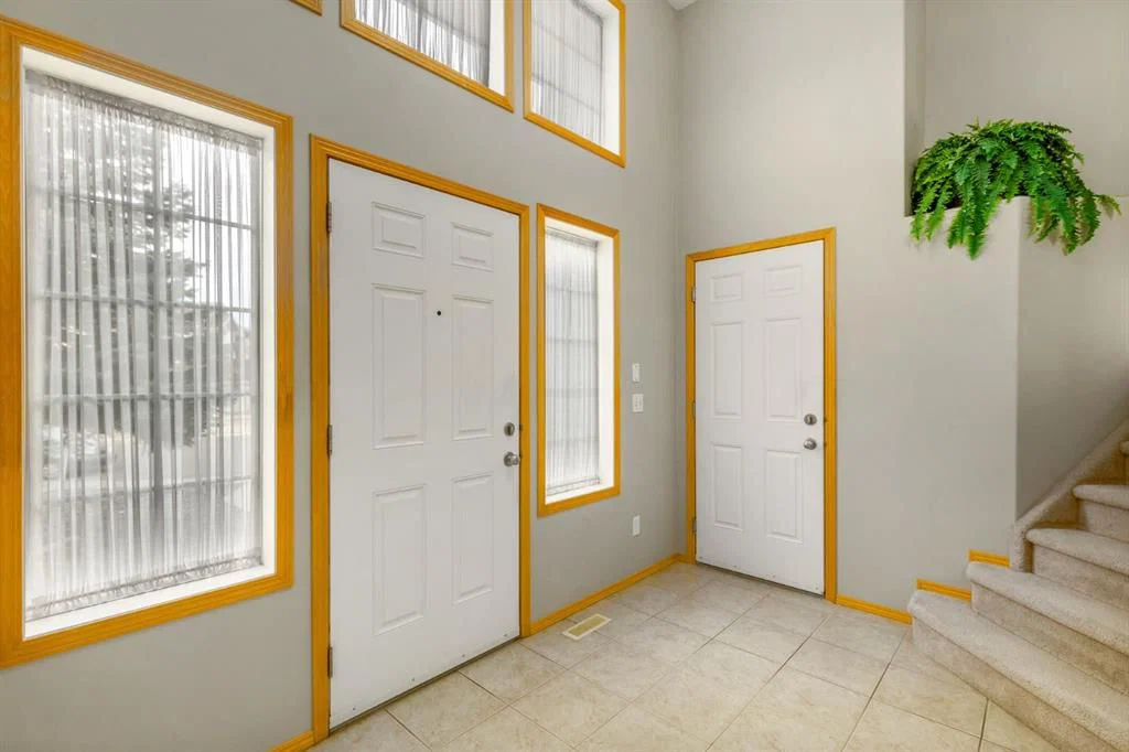131 Panatella Close NW, Calgary — photo 3 of 50