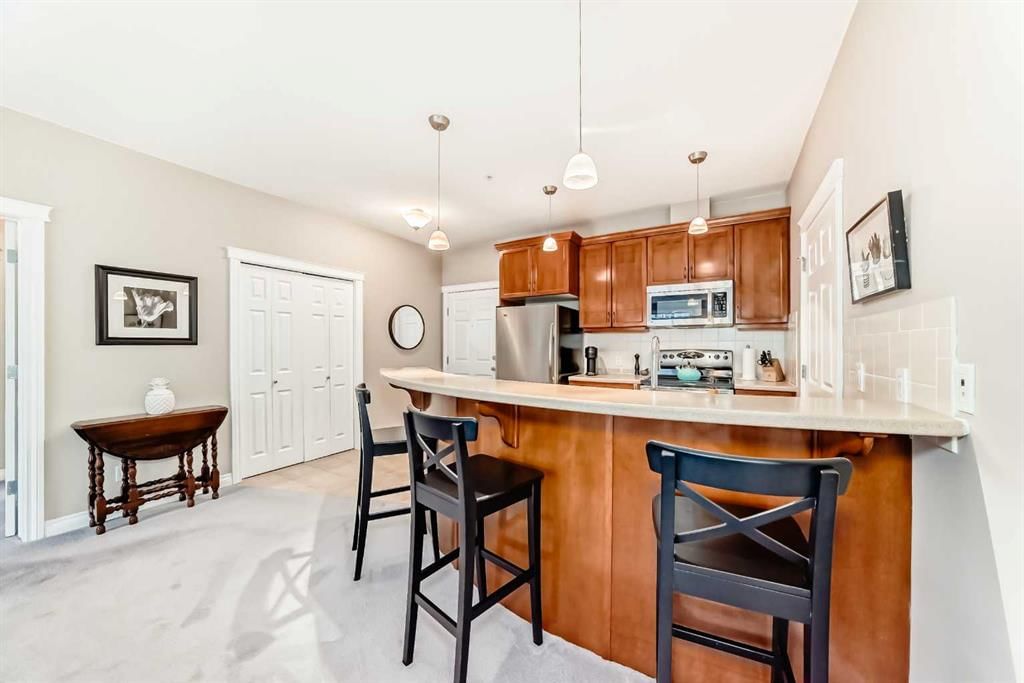 4304, 24 Hemlock Crescent SW, Calgary — photo 3 of 42