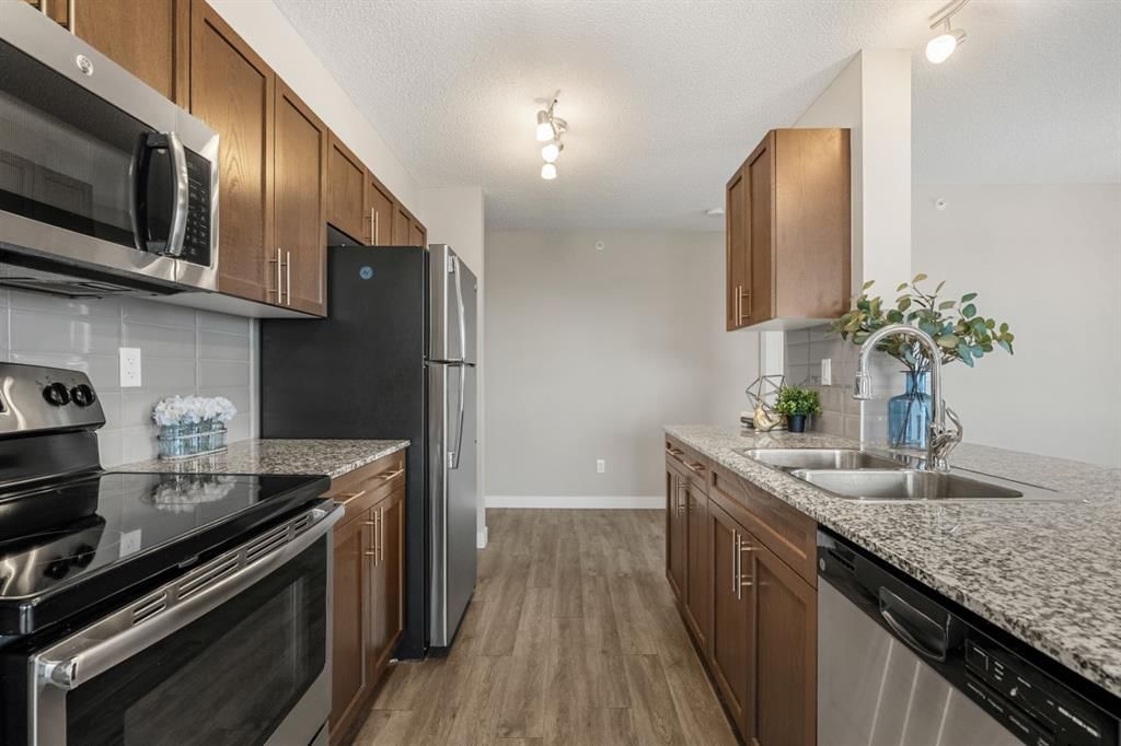 301, 10 Kincora Glen Park NW, Calgary — photo 3 of 36