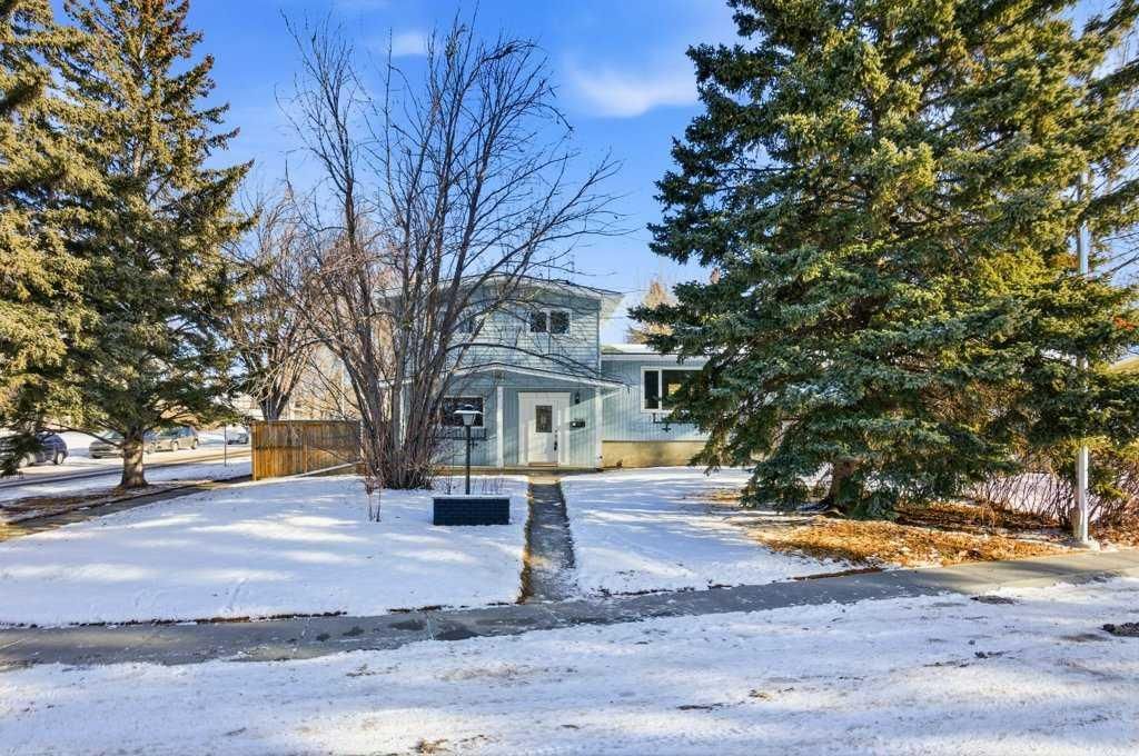 3703 Valdes Place NW, Calgary — photo 2 of 42