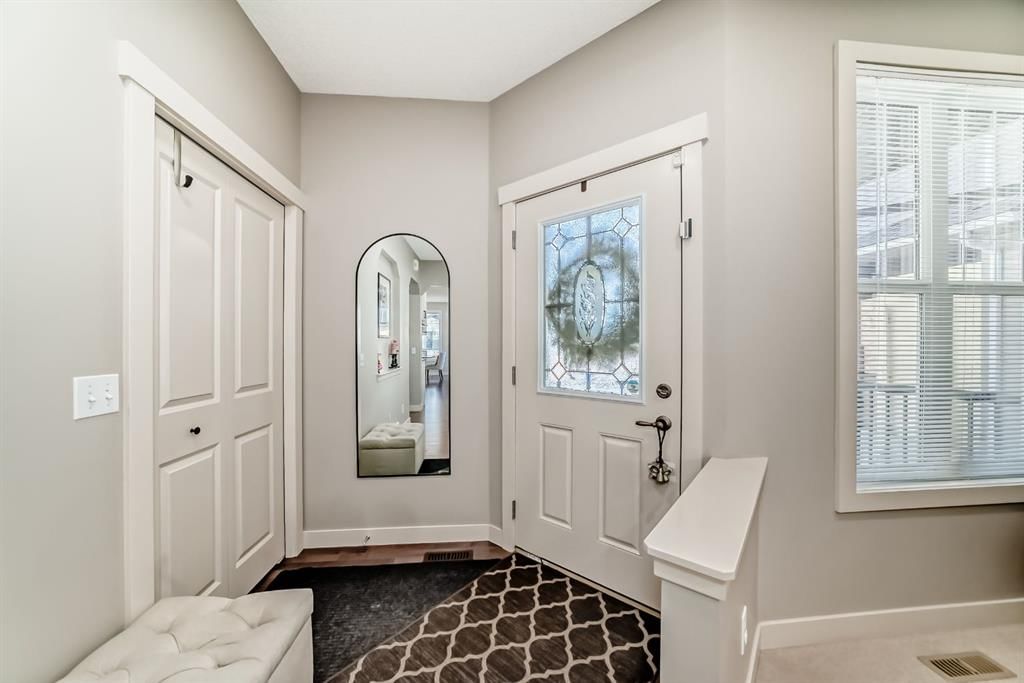 293 Everridge Drive SW, Calgary — photo 3 of 33
