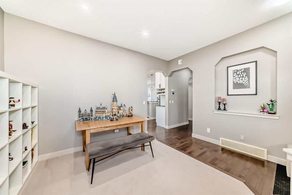 293 Everridge Drive SW, Calgary — photo 5 of 33
