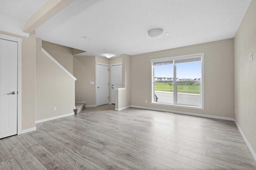 44 Howse Drive NE, Calgary — photo 3 of 32