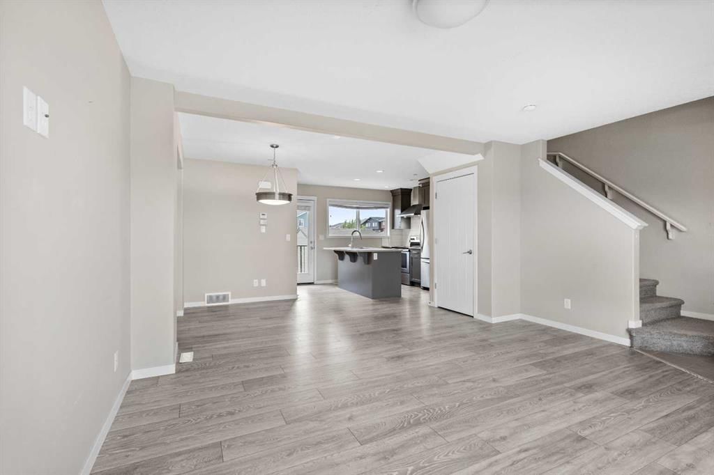 44 Howse Drive NE, Calgary — photo 4 of 32