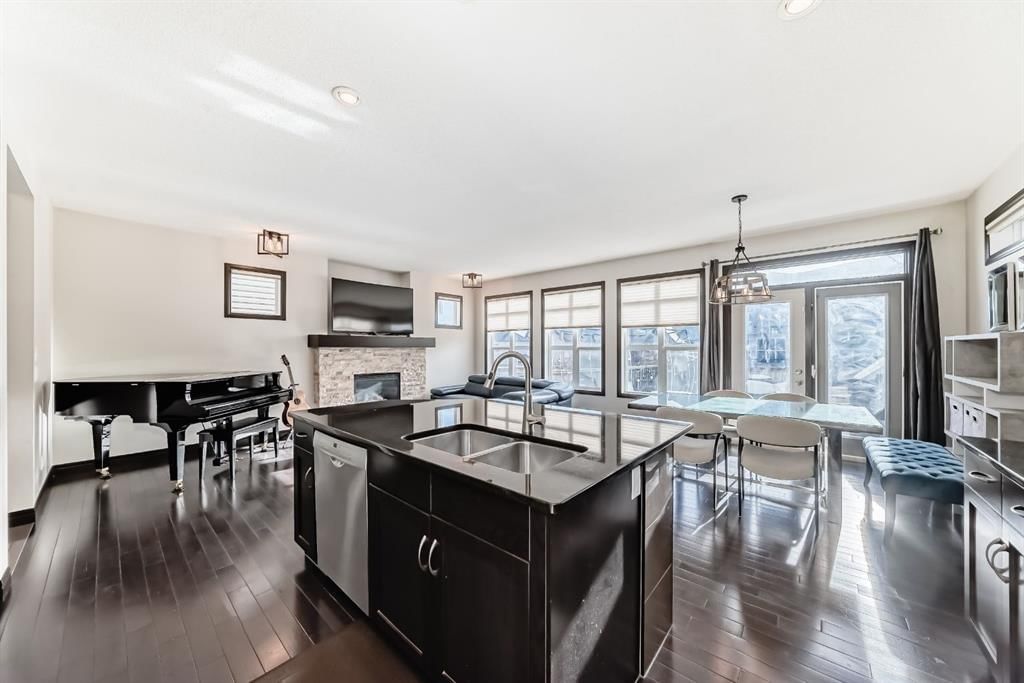 201 Sherwood Heights NW, Calgary — photo 5 of 42