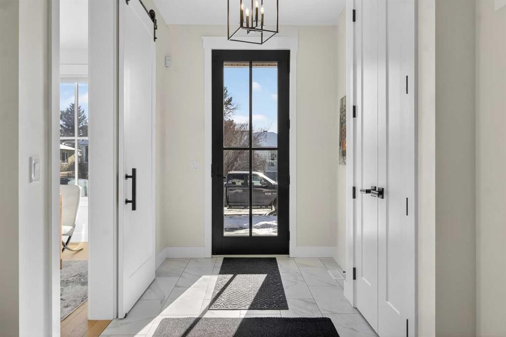 124 26 Avenue NE, Calgary — photo 2 of 50