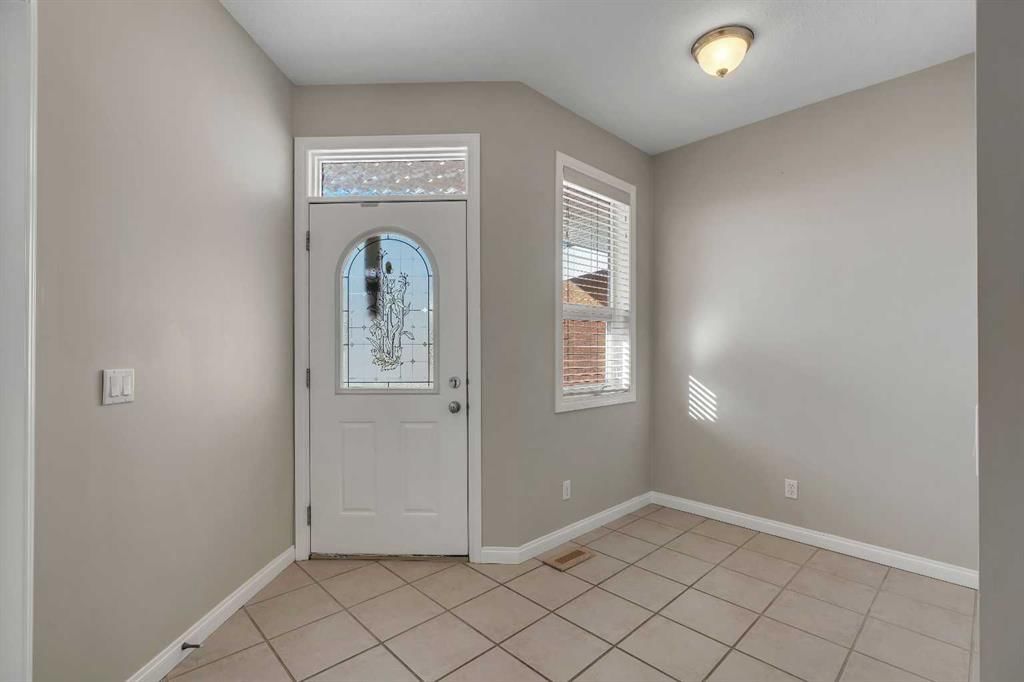97 Royal Manor NW, Calgary — photo 4 of 46