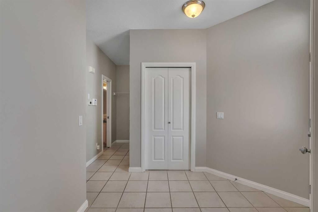 97 Royal Manor NW, Calgary — photo 5 of 46