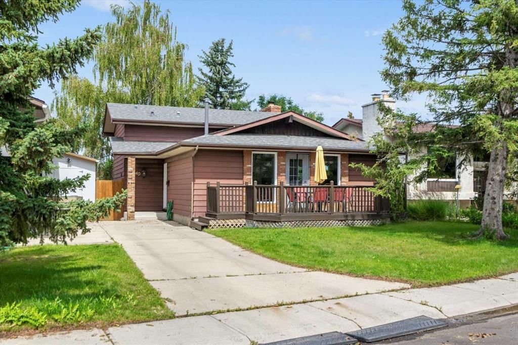 40 Bergen Place NW, Calgary — main listing photo