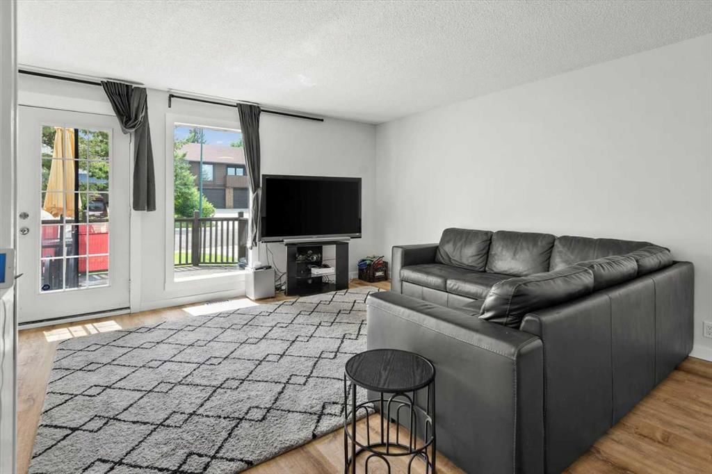40 Bergen Place NW, Calgary — photo 5 of 46
