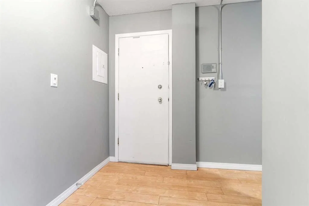 202, 1625 11 Avenue SW, Calgary — photo 4 of 24