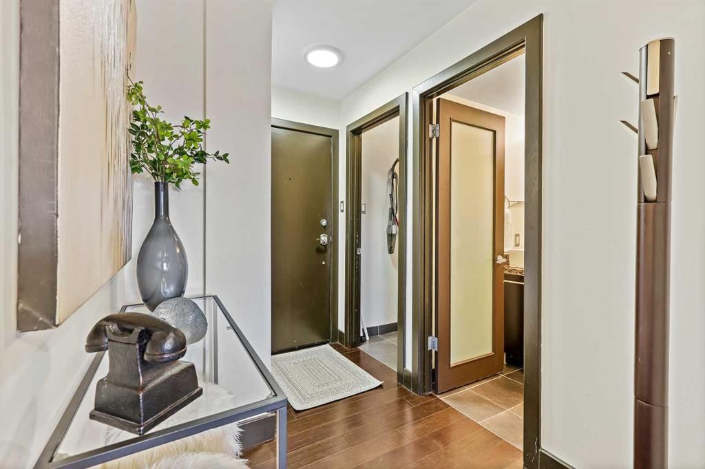 302, 1709 19 Avenue SW, Calgary — photo 3 of 42