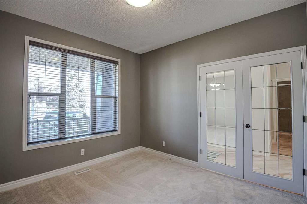40 Prestwick Manor SE, Calgary — photo 3 of 30