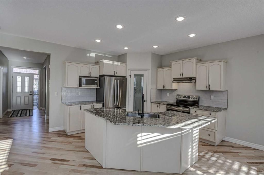 40 Prestwick Manor SE, Calgary — photo 4 of 30