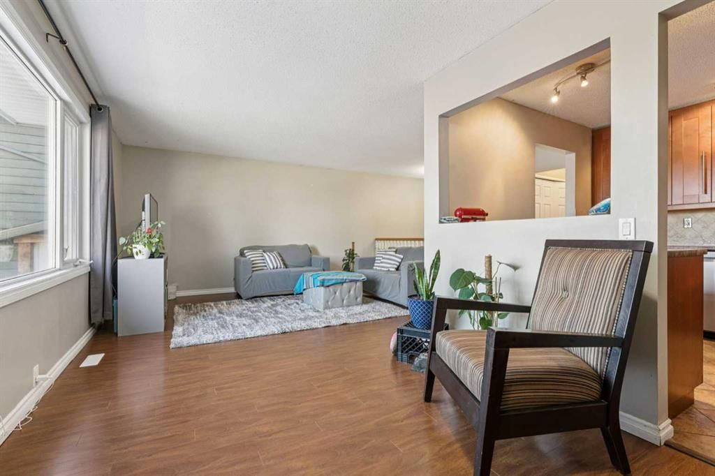 70 Midridge Gardens SE, Calgary — photo 3 of 27