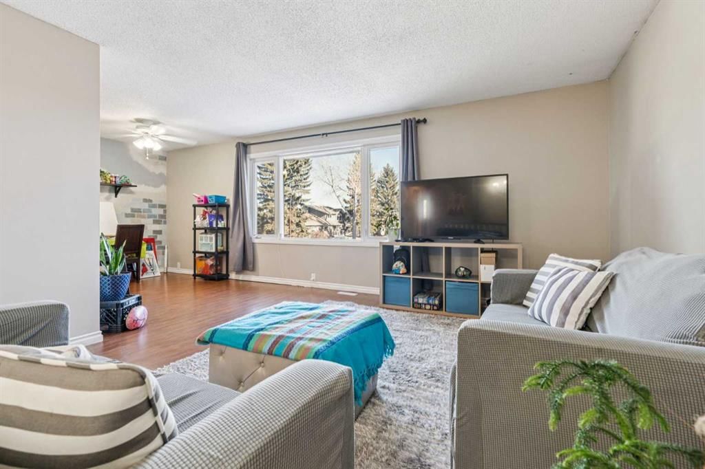 70 Midridge Gardens SE, Calgary — photo 4 of 27