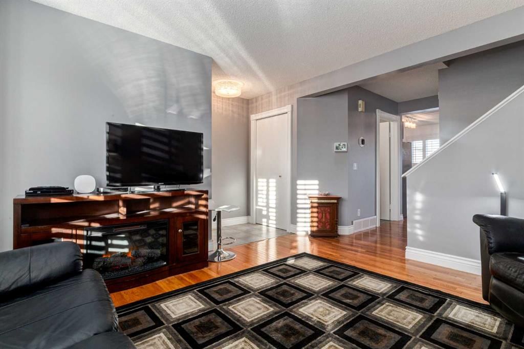 5248 Martin Crossing Drive NE, Calgary — photo 3 of 23