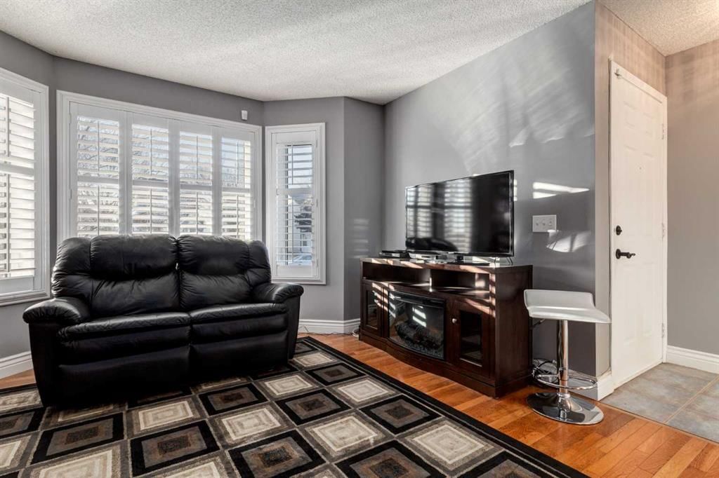 5248 Martin Crossing Drive NE, Calgary — photo 4 of 23