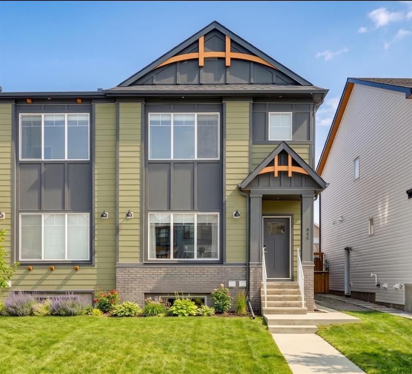 646 Rangeview Street SE, Calgary — photo 2 of 33