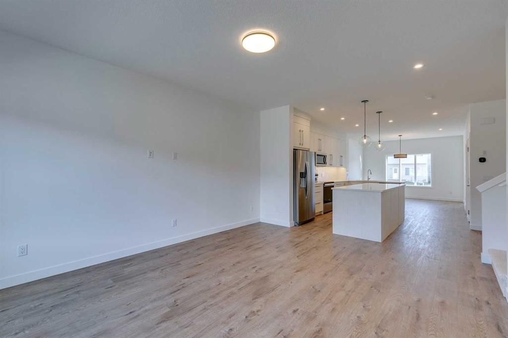 646 Rangeview Street SE, Calgary — photo 3 of 33