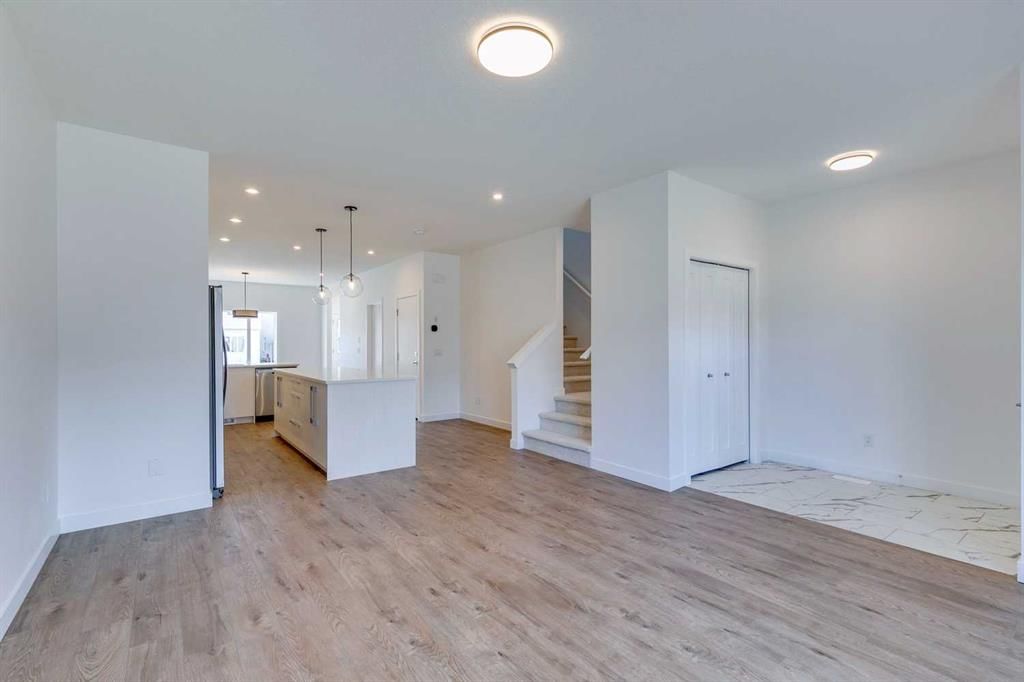 646 Rangeview Street SE, Calgary — photo 4 of 33