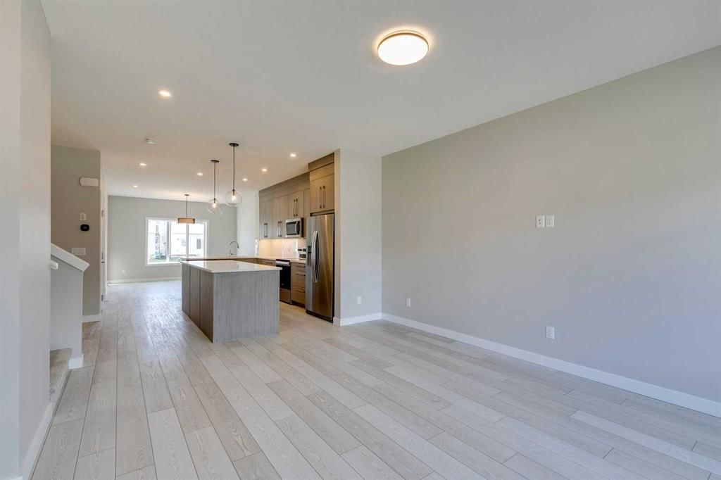 642 Rangeview Street SE, Calgary — photo 2 of 26
