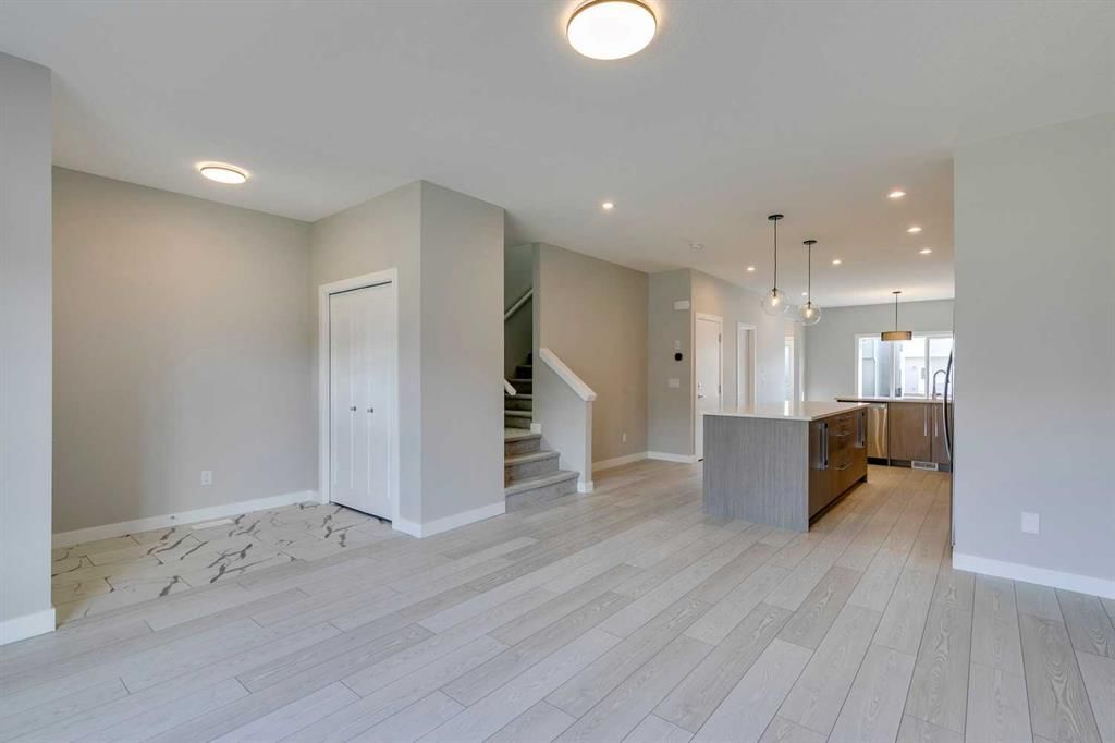 642 Rangeview Street SE, Calgary — photo 4 of 26