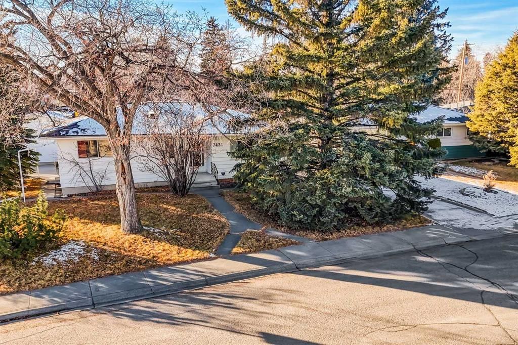 7431 5 Street SW, Calgary — photo 3 of 38